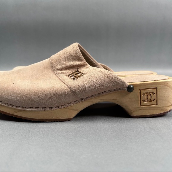 CHANEL Light Beige Suede Clogs LIKE NEW - Picture 6 of 7